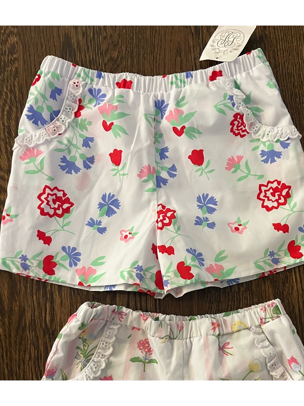 The Beaufort Bonnet Company White Floral Lace-Trim Kids Shorts